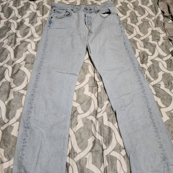 Light Jean Levi's - Picture 1 of 2
